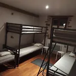 Hostel La E Bella